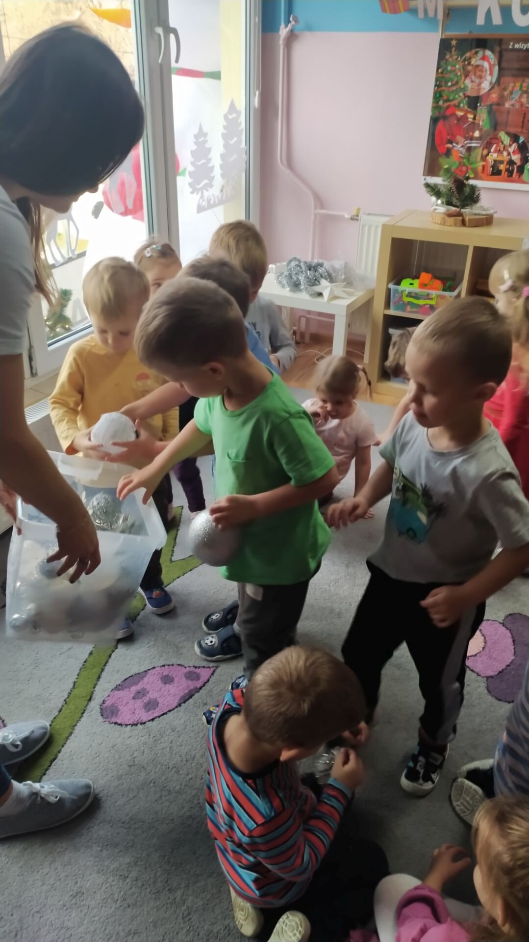 Ubieranie Choinki 2021 - Skrzaty (4)