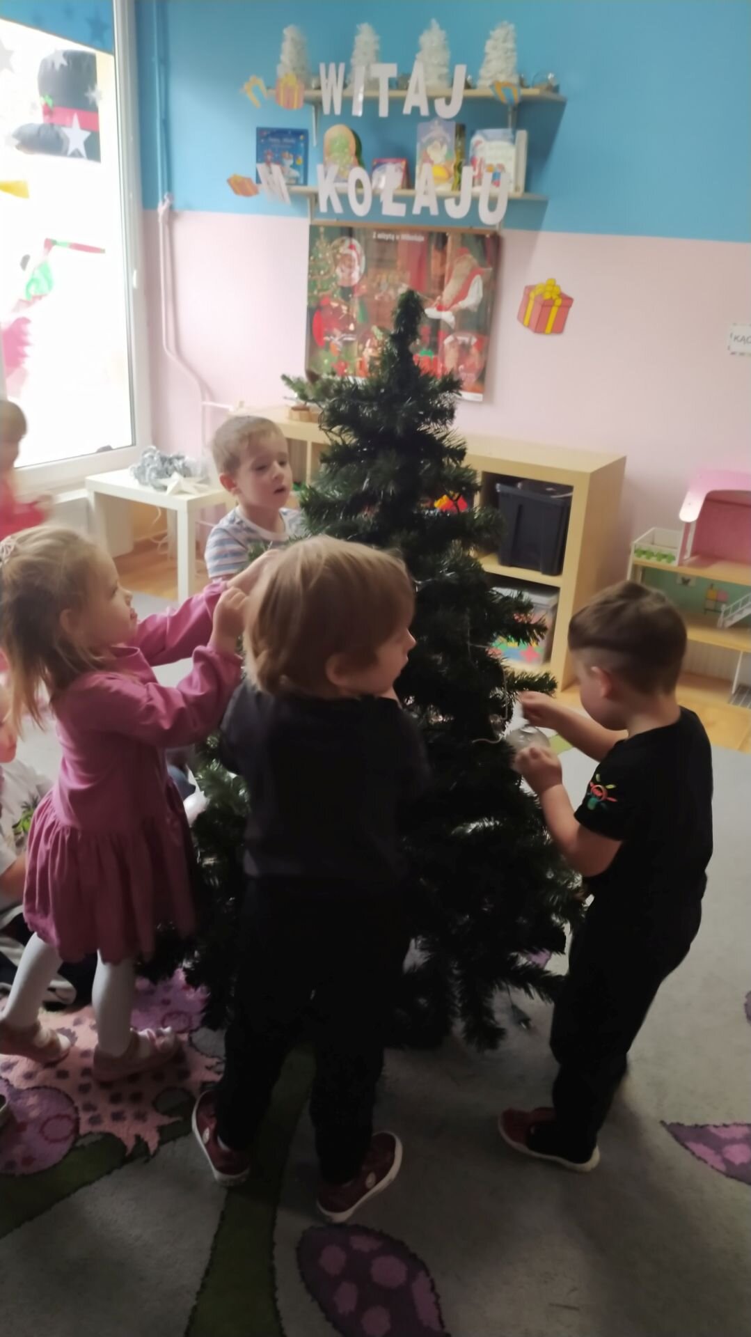 Ubieranie Choinki 2021 - Skrzaty (5)