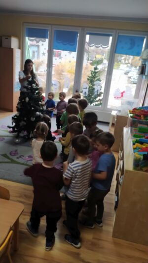 Ubieranie Choinki 2021 - Skrzaty (11)