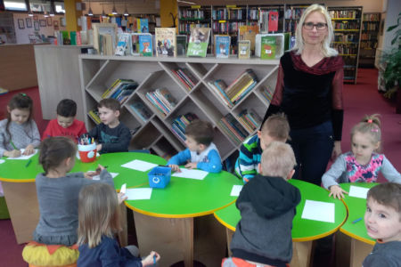 Wycieczka Grupy Biedronki Do Biblioteki Na Bajkoterapię 7